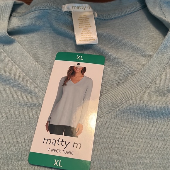 Matty M v neck tunic sweater. - Picture 2 of 2